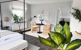 Strandnahes Design-Apartment mit Balkon, Parkplatz&Netflix